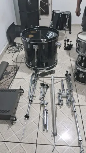 BATERIA ACÚSTICA COMPLETA COM PRATOS