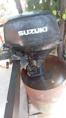 Motor 15 Suzuki funcionando todo revisado