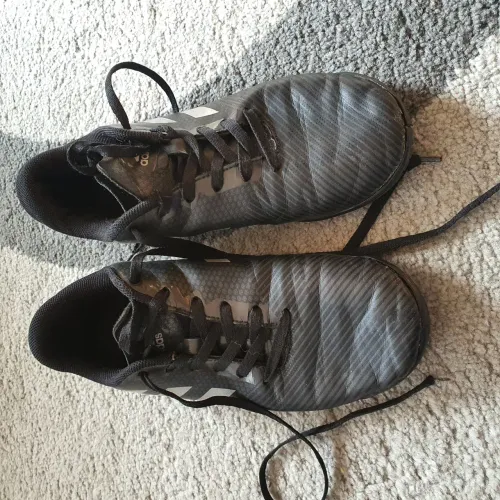 Chuteira preta Adidas n?34