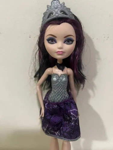 Boneca Raven Queen Ever After High (COMPLETA)