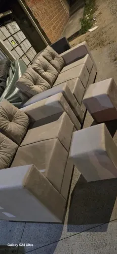 Sofá todo quadradinho na espuma selada D33