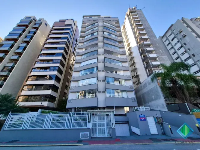 Imóvel para venda possui 120 metros quadrados com 3 quartos em Centro - Florianópolis - SC