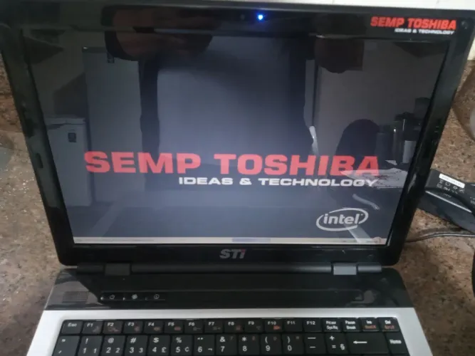 Notebook STI Semp Toshiba sem carregador aceita cartão