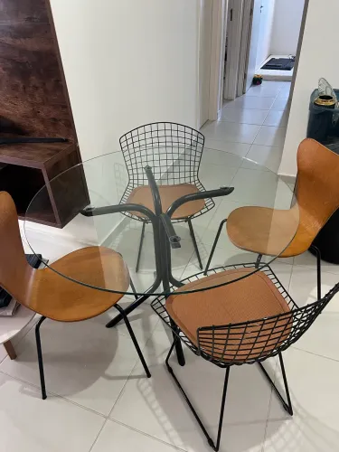 Mesa Tampa de Vidro com 4 Cadeiras