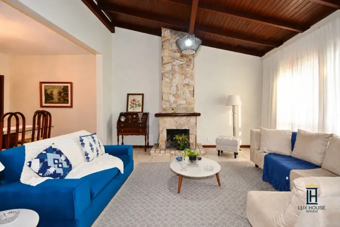 Casa com 3 Dormitórios, Piscina e Espaço Gourmet no Santa Mônica