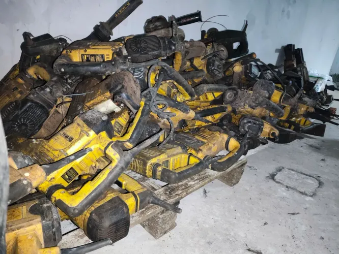 Lote fechado ferramentas Dewalt entre outros. 