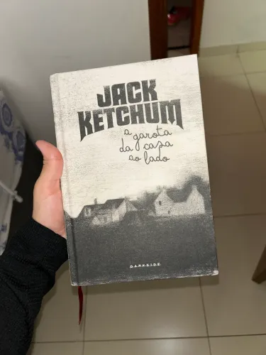 A garota da casa ao lado - Darkside