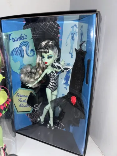 Frankie Barbie Monster High - lacrada