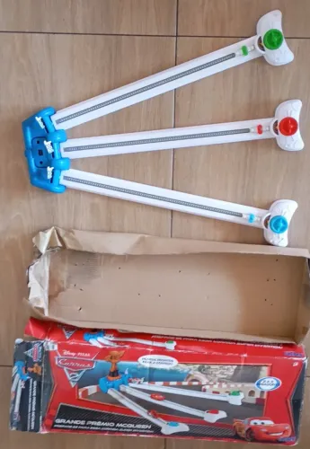Pista Grande Prêmio McQueen Carros 2 ( Incompleta )