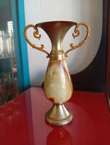 Antigo vaso italiano de Onix e metal 