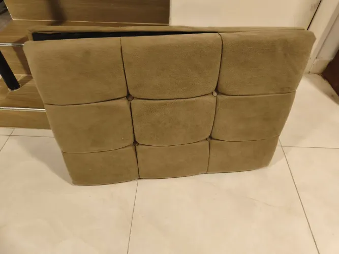 Cabeceira de cama almofadada bege