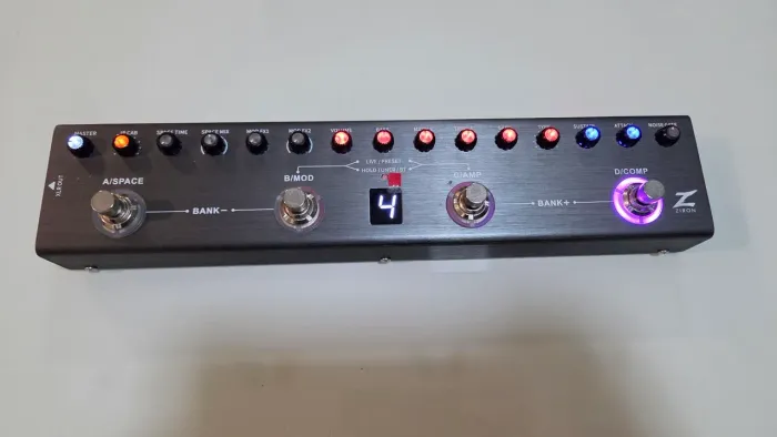 Pedal de efeitos para contrabaixo Zyron Station B