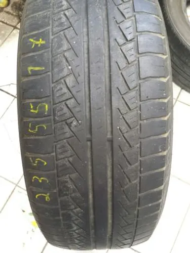 Pneu 235 55 17 Kunho Hyundai Azera usado