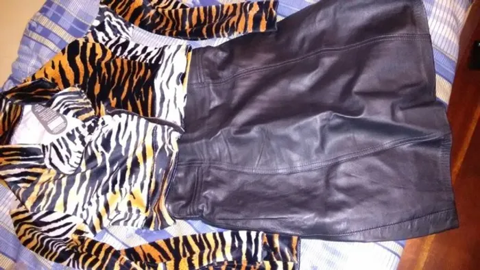 Saia Couro Julian Marcuir Legítimo E Bolero Oncinha Aveludada, Novo,lindo!!