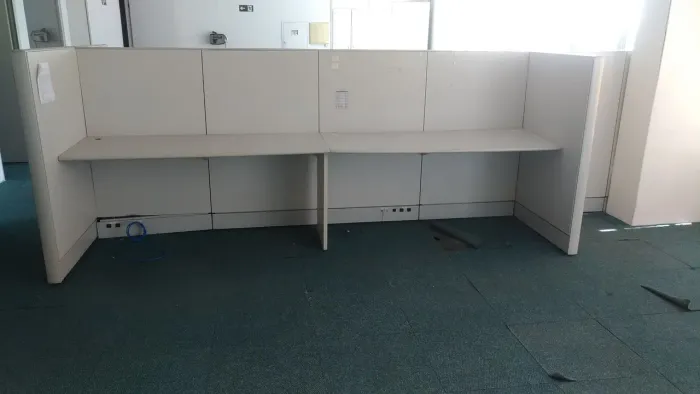 Estação de Trabalho, Mdf, cor gelo, 5m, ótimo estado. E outros.