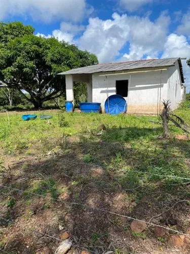 Fazenda de 115 t, próxima a linha verde, estrada do coco, com casa, curral e rio