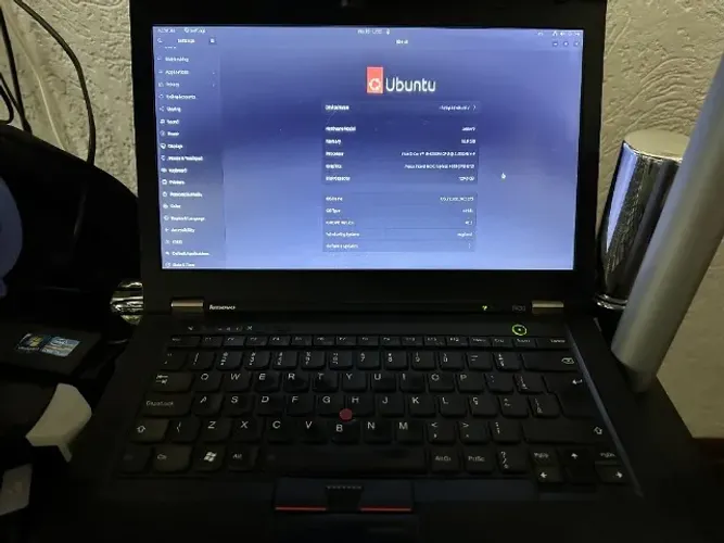 Lenovo T140