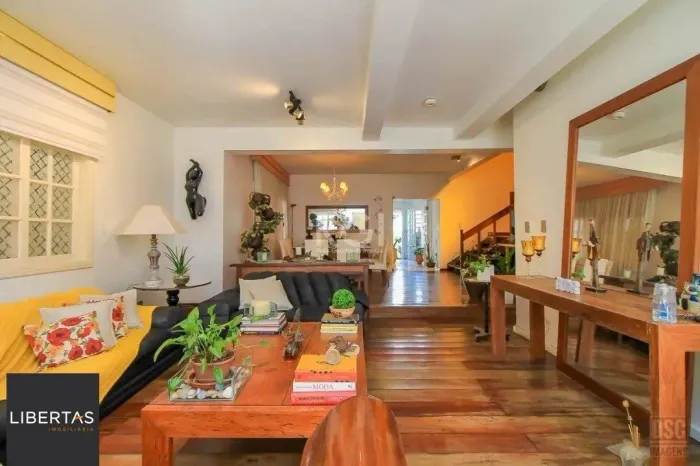 casa Living para 3 ambientes com lavabo, cozinha com pia e armários planejados