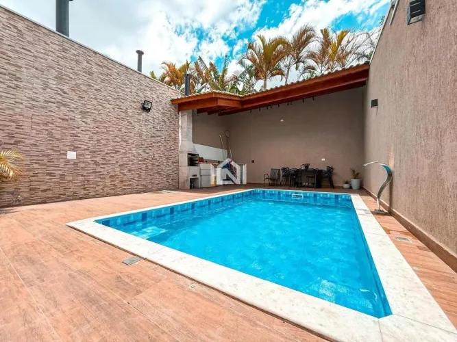 Casa à venda no condomínio Chácara Cantagalo