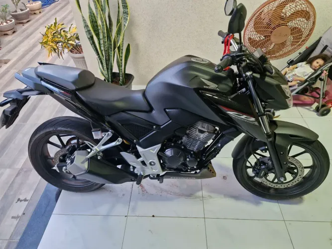 Vendo CB300 novissima 2025
