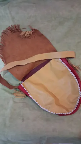 Bolsa de couro. Super inteira. Grande. Charmosa