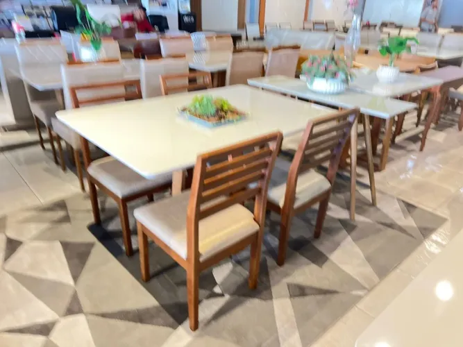 Conjunto de Mesa de Jantar Elegante e Moderno de madeira