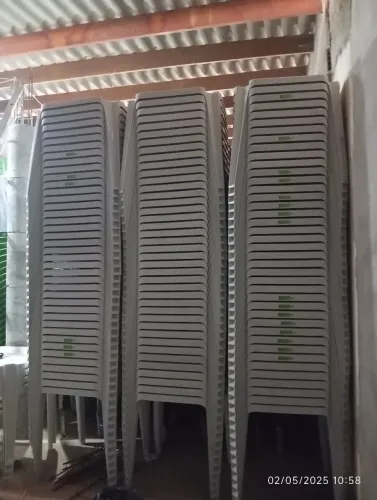 Cadeiras de plástico empilháveis - ideal para eventos