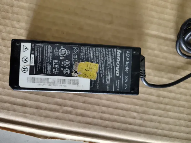 Fonte Lenovo 90W 20V
