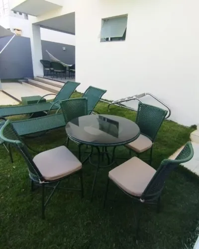 CONJUNTO MESA DE FIBRA SINTÉTICA _ TAMPO DE VIDRO