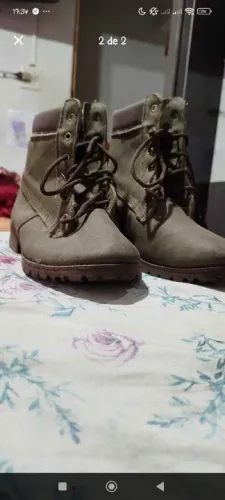 Bota estilo militar em ótimo estado! 