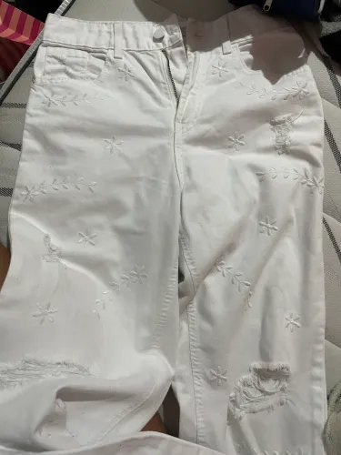 Calça jeans branca bordada
