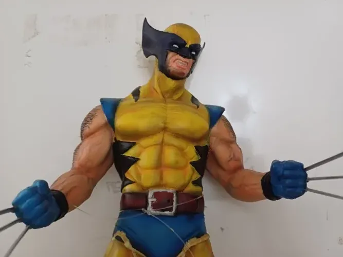GRANDE MINIATURA DE WOLVERINE