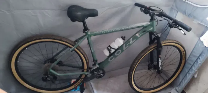Bicicleta Colli aro 29 tamanho 19 toda Shimano Deore e freio MT 200