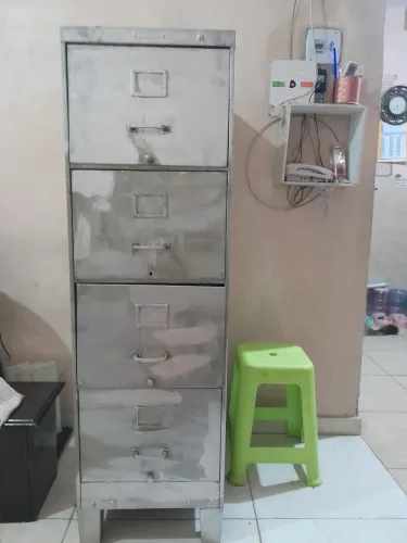 Arquivo de aço com 4 gavetas