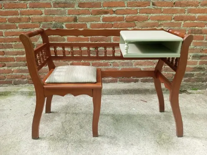 Mesa de telefone antiga