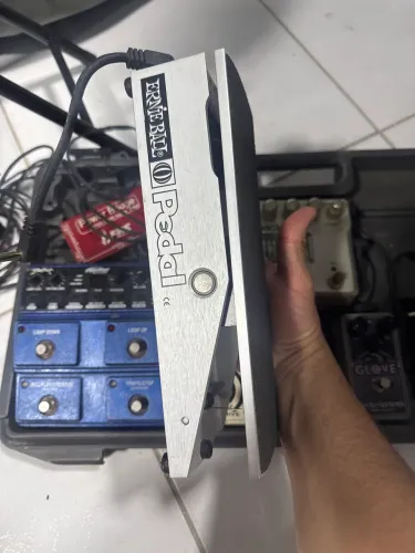 PEDAL DE VOLUME OU EXPRESSÃO ERNIE BALL