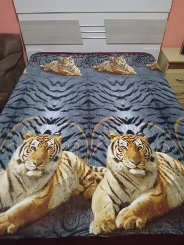 Linda manta/colcha casal com estampa