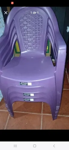Vendo cadeiras de plástico as  4