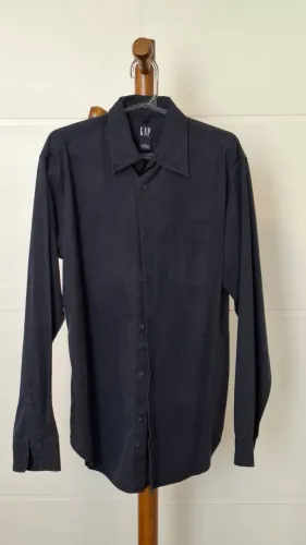 Camisa azul marinho GAP tecido grosso tamanho G
