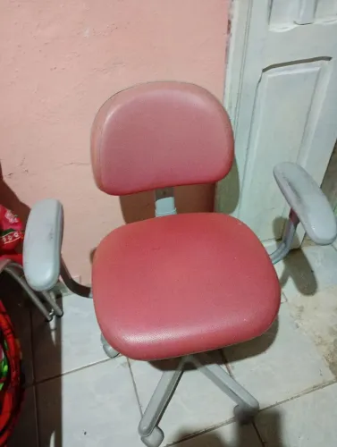 Vendo uma cadeira de escritório funcionando bem preço *27 Josafá 