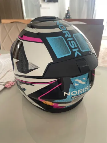 Capacete feminino