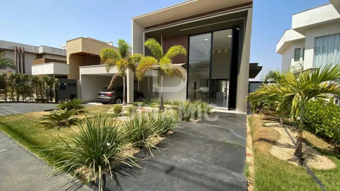Casa à Venda em Goiânia Condomínio do Lago com Área Gourmet e Amplo Terreno.