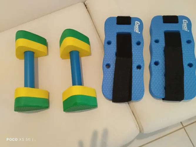 Aparelhos para hidroginástica e natação 