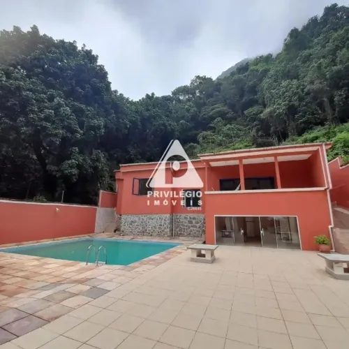 Casa Espaçosa com Piscina e Vista para Pedra da Gávea São Conrado
