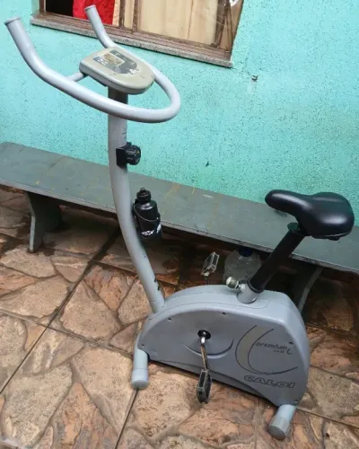 Ate 10x sem Juros - Bicicleta Ergométrica Magnética Vertical Caloi CLB30 - Novíssima