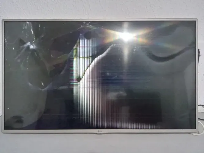 TV LG 42LX330C 42 polegadas (Tela Quebrada)