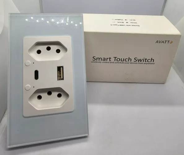 Tomada e Interruptor Inteligente AVATTO com USB
