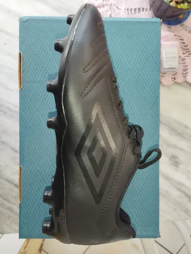 Chuteira campo umbro class e Caneleira da penalty