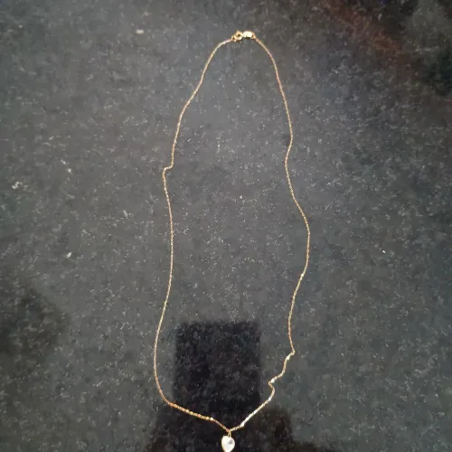 Colar Dourado com Pingente de Coração