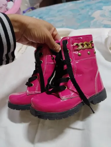 Botas infantis rosa vibrante